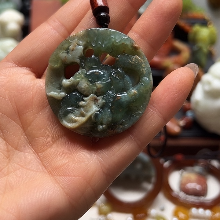 蛇纹石玉未镶嵌吊坠