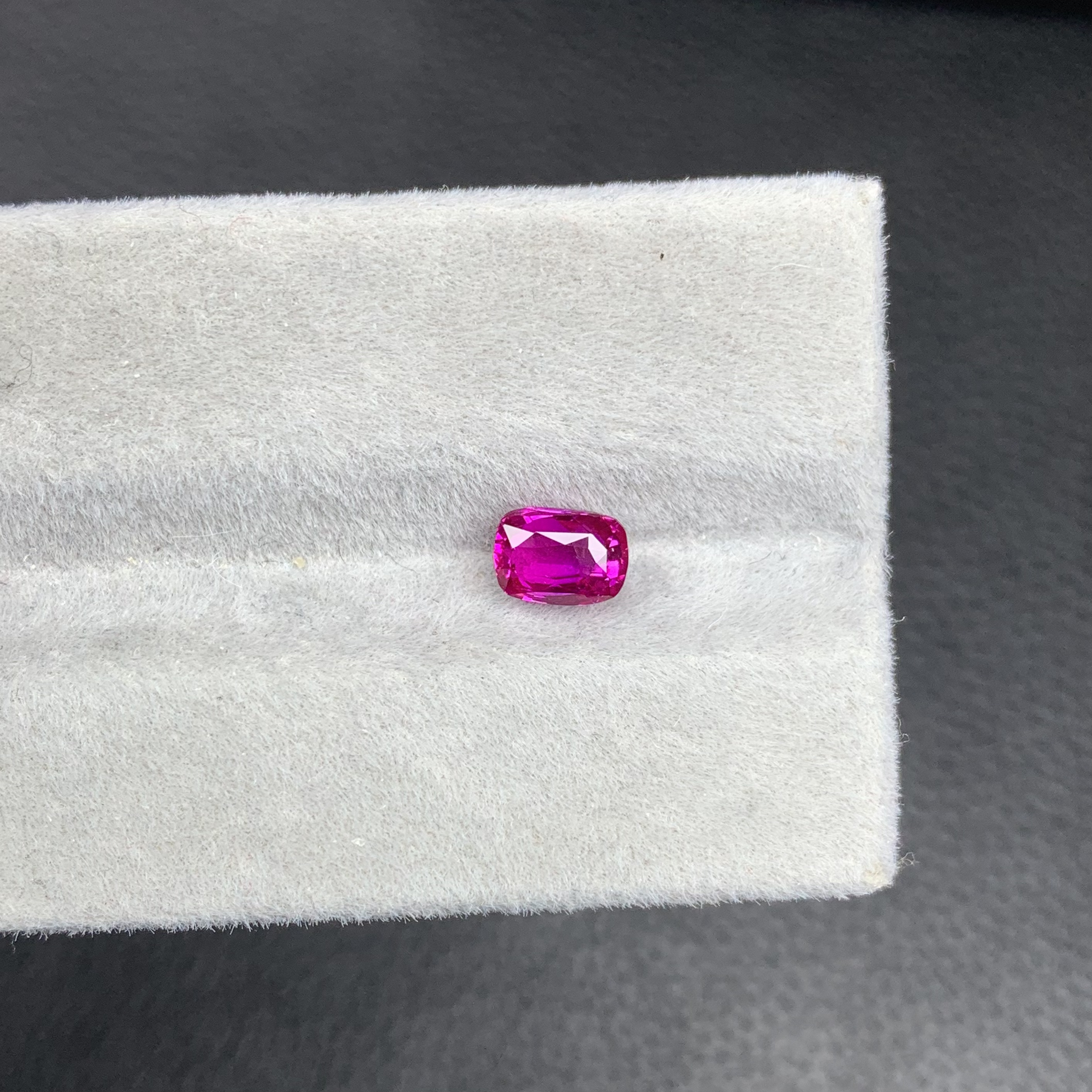 天然无烧红宝石裸石1.04克拉6*4.2mm