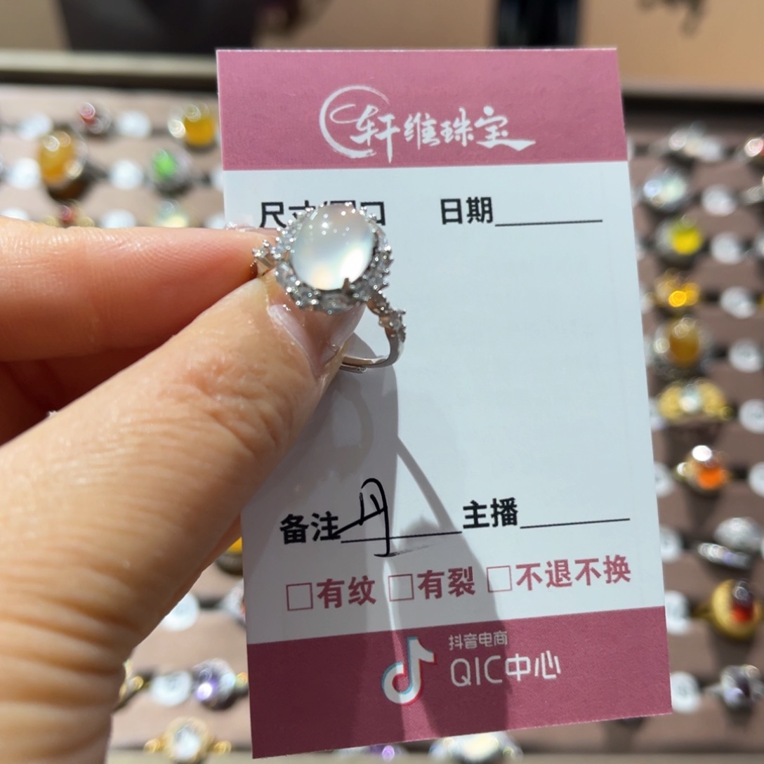 蛇纹石玉手镯未镶嵌丹****)