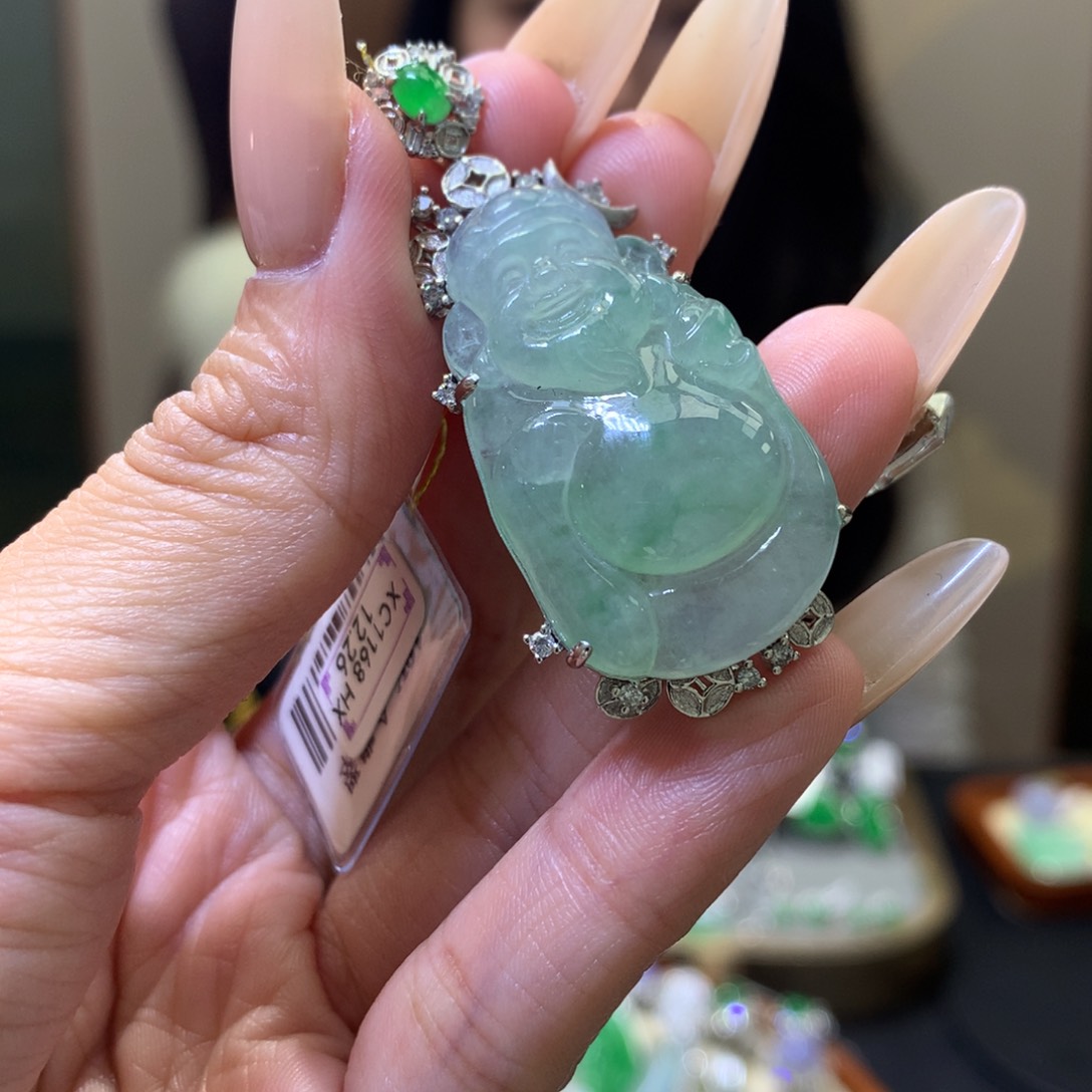 颈饰18K金镶嵌翡翠