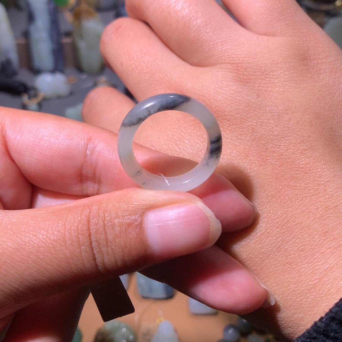 四***月和田玉未镶嵌颈饰