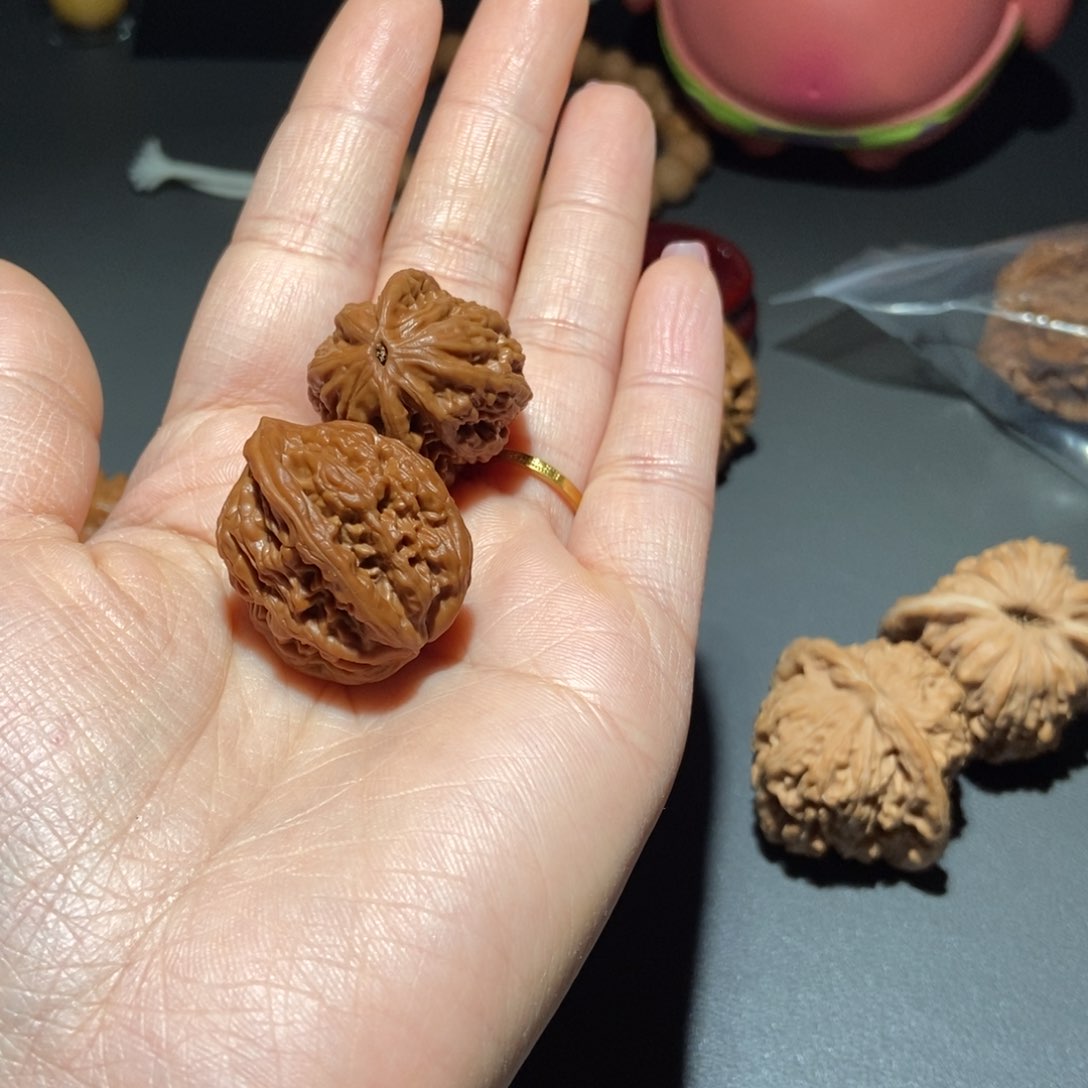 文玩核桃吊坠小尺虎头