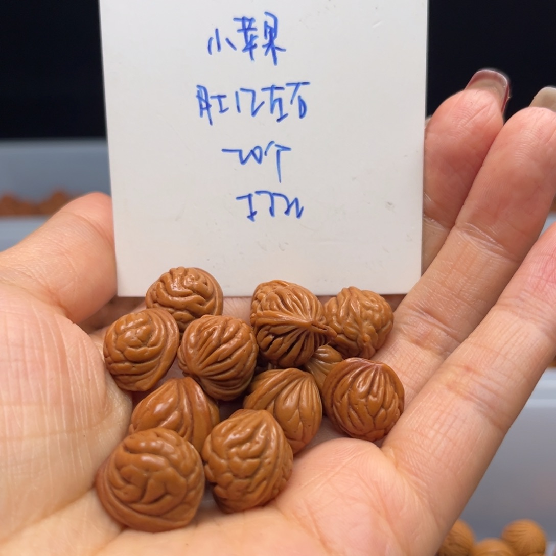 文玩核桃吊坠龙纹桃核散籽批发