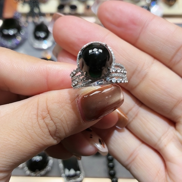 翡翠18K金镶嵌戒指