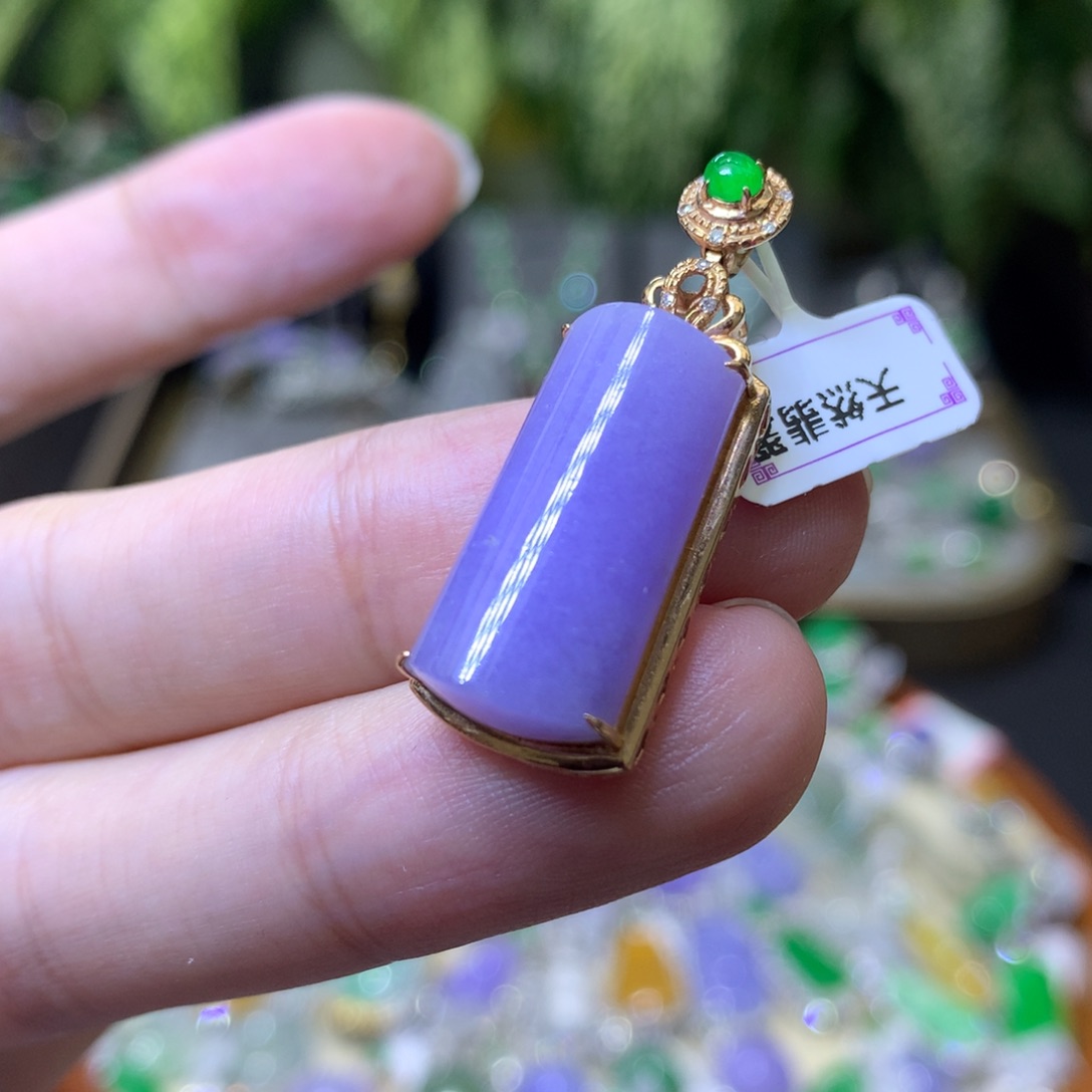 颈饰18K金镶嵌翡翠