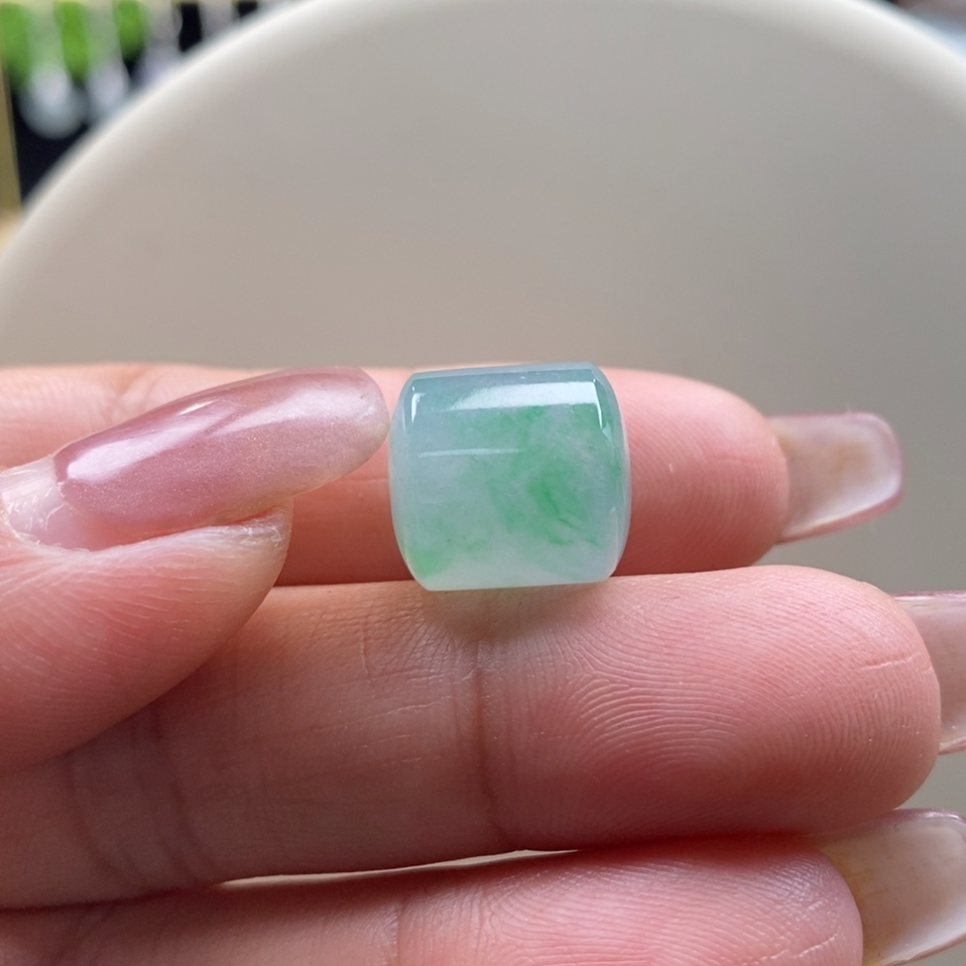 翡翠吊坠(不含链)未镶嵌翡翠冰飘绿桶珠