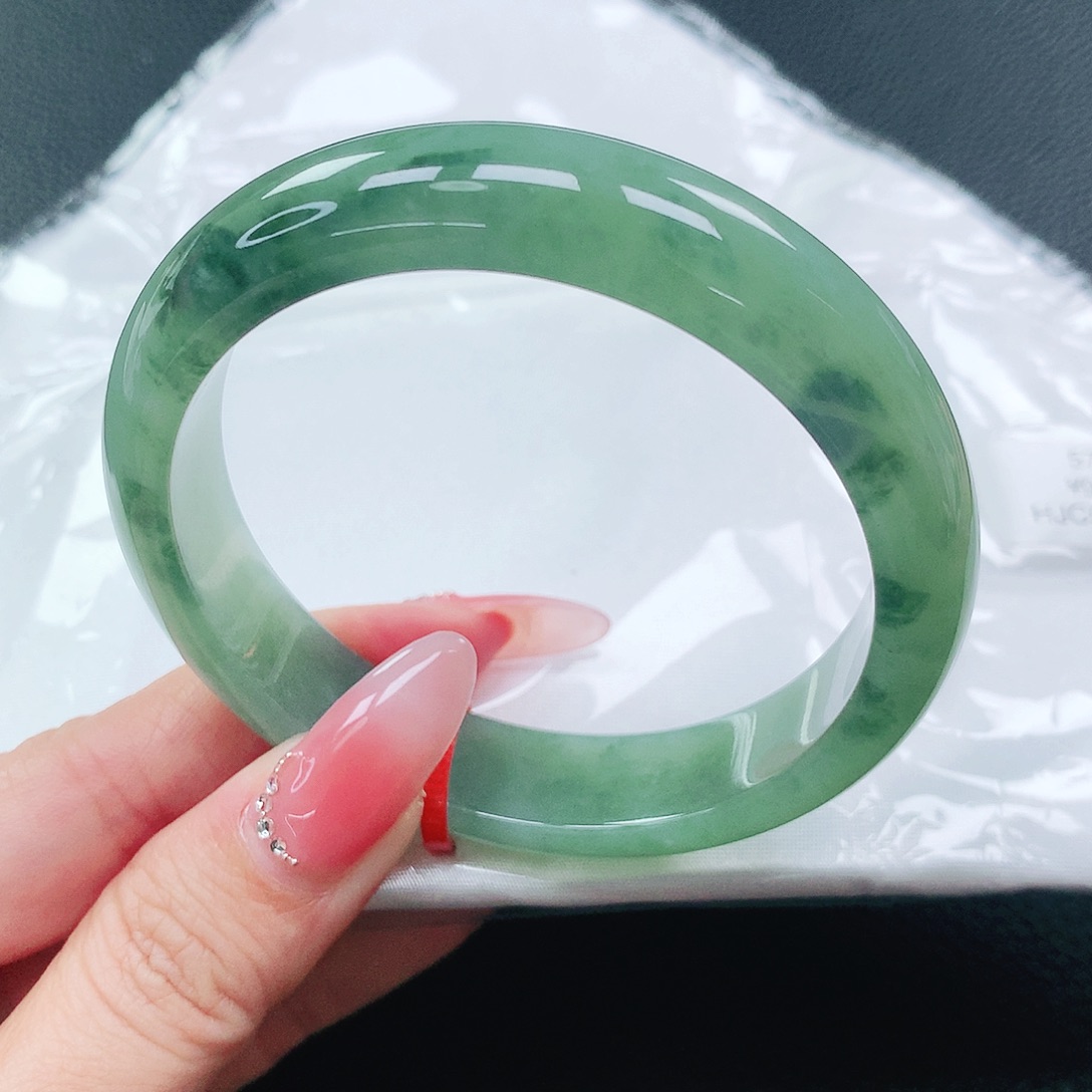 翡翠手镯未镶嵌57圈