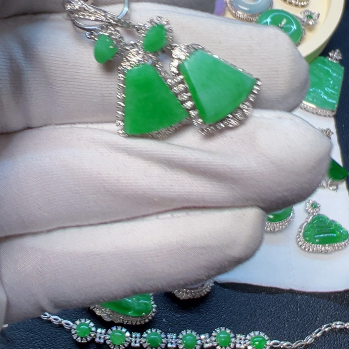 【闪购商品】翡翠吊坠(不含链)18K金镶嵌L*耳包