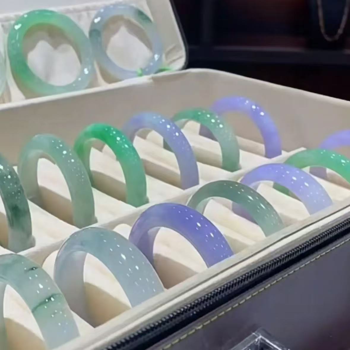 【夏季爆款】冰透翡淡紫绿飘花手镯女款