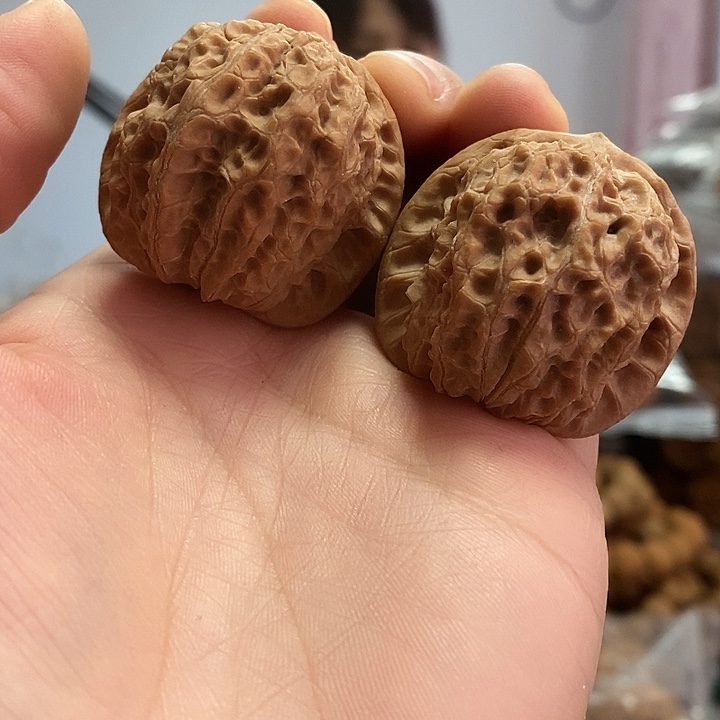 文玩核桃把件37.5红皮血麒麟