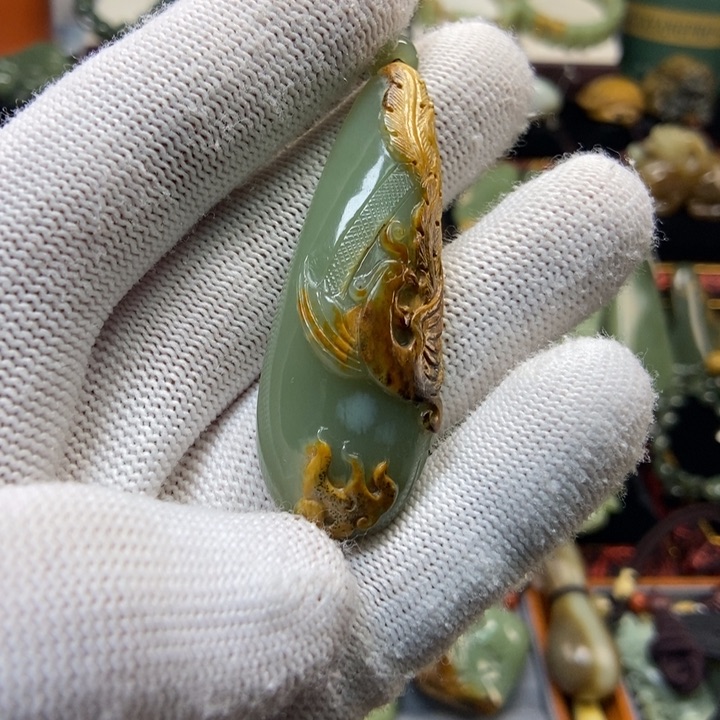 颈饰未镶嵌岫岩河磨玉（透闪石质玉）屹**爷