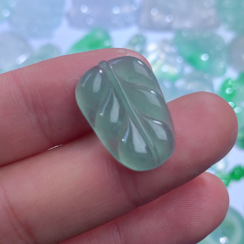 【闪购商品】翡翠颈饰未镶嵌新****架缅甸A货翡翠