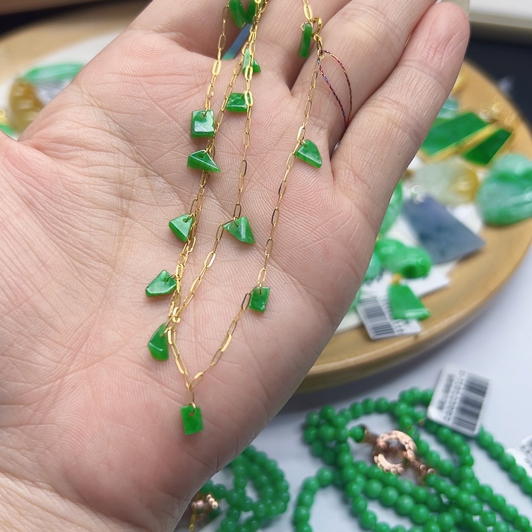 翡翠颈饰18K金镶嵌天然缅料A货一件