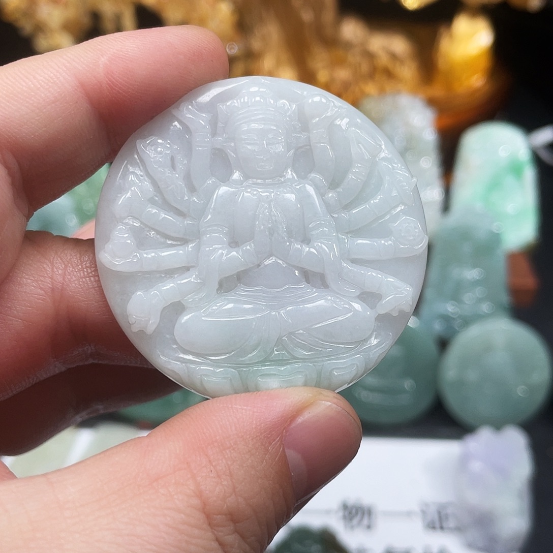 翡翠未镶嵌颈饰千手观音