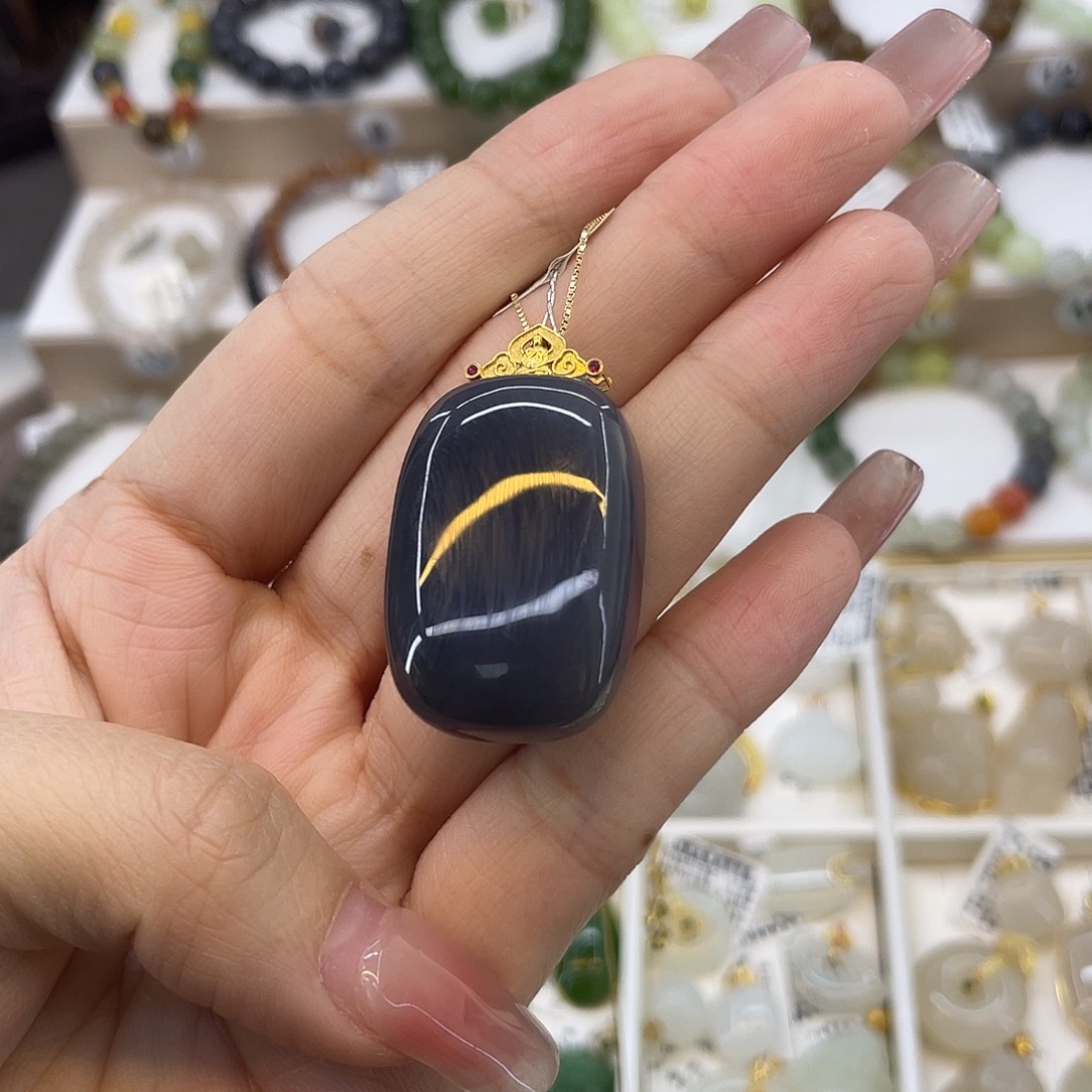 和田玉18K金镶嵌吊坠(赠链)