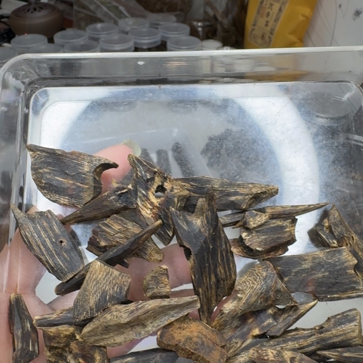 莱***头沉水小块料22克带树丁料8克