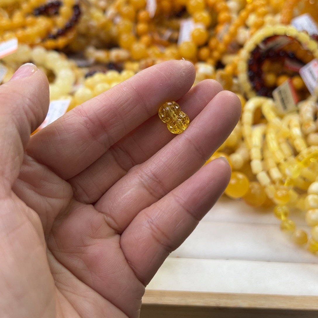 琥珀珠宝奇石未镶嵌