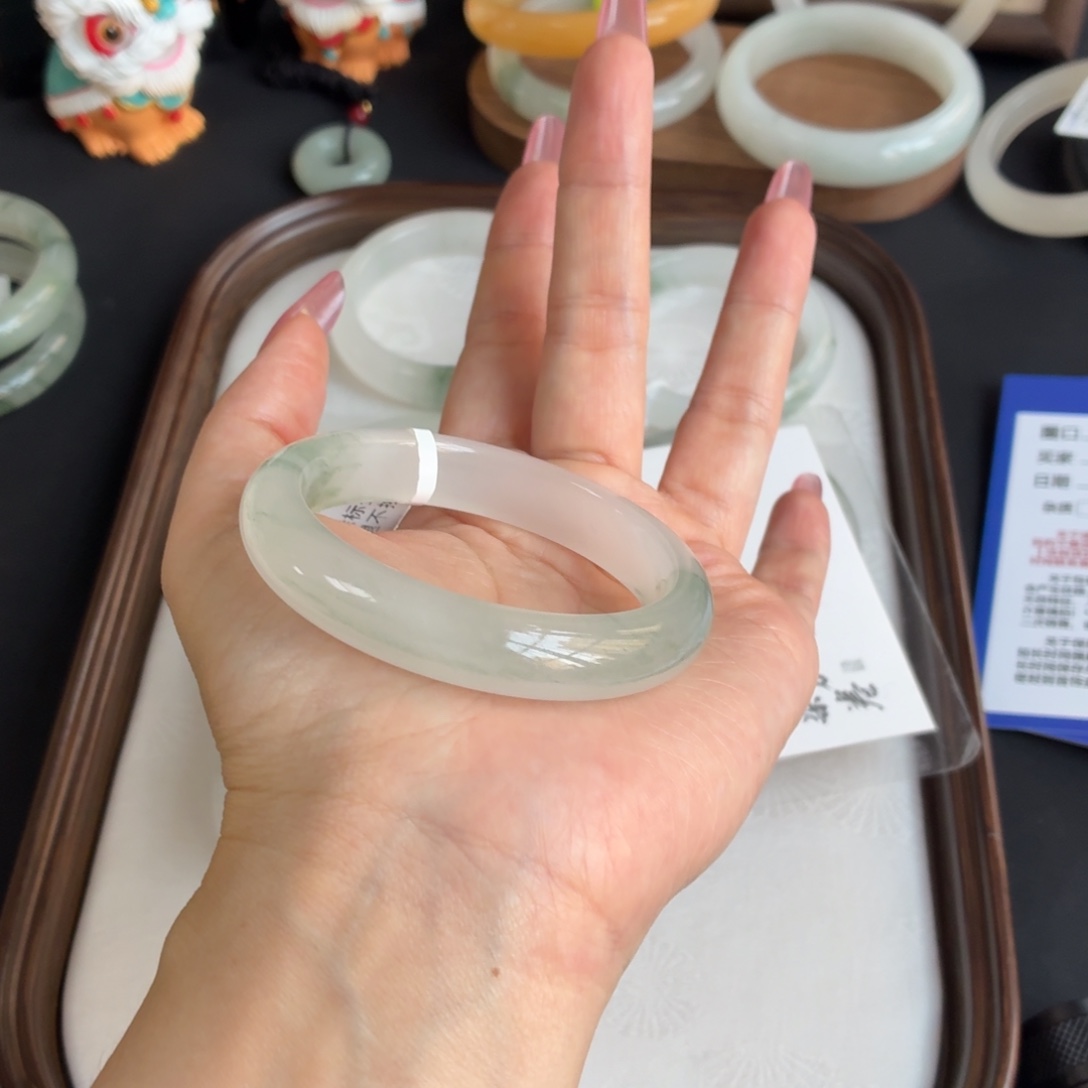 一***果石英质玉未镶嵌手镯63