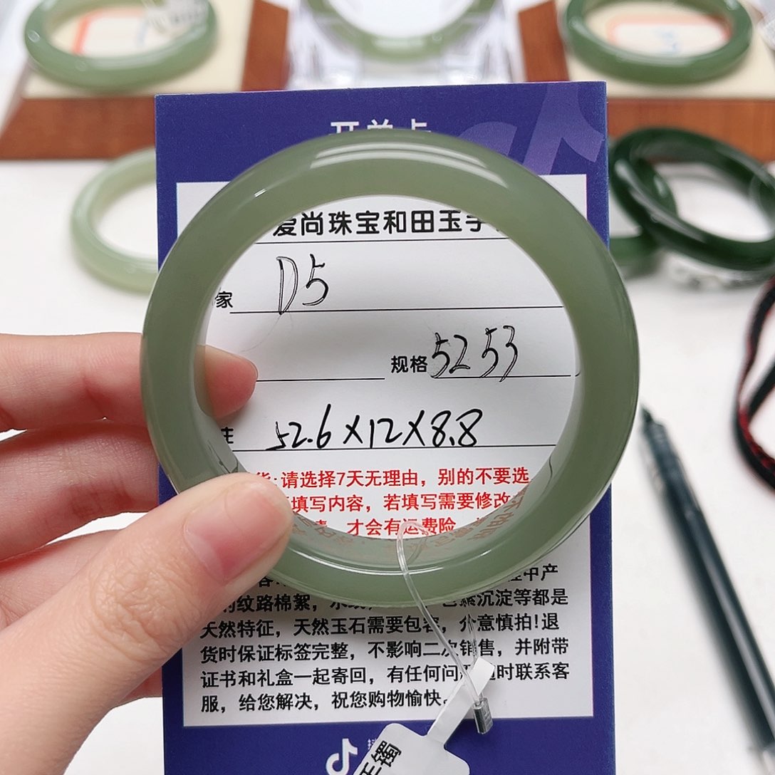 和田玉手镯未镶嵌怪*呐