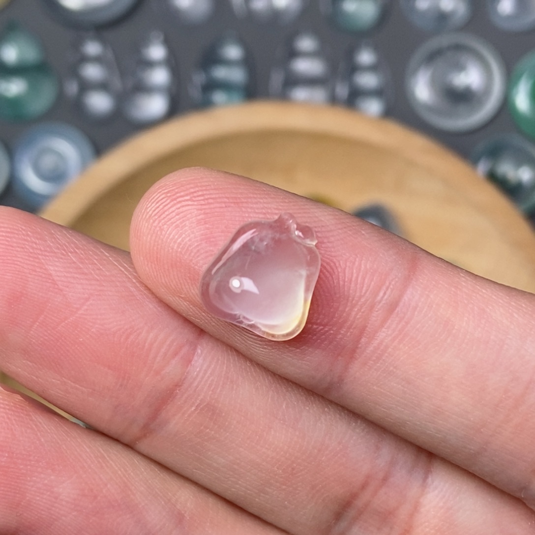 翡翠未镶嵌颈饰瓜