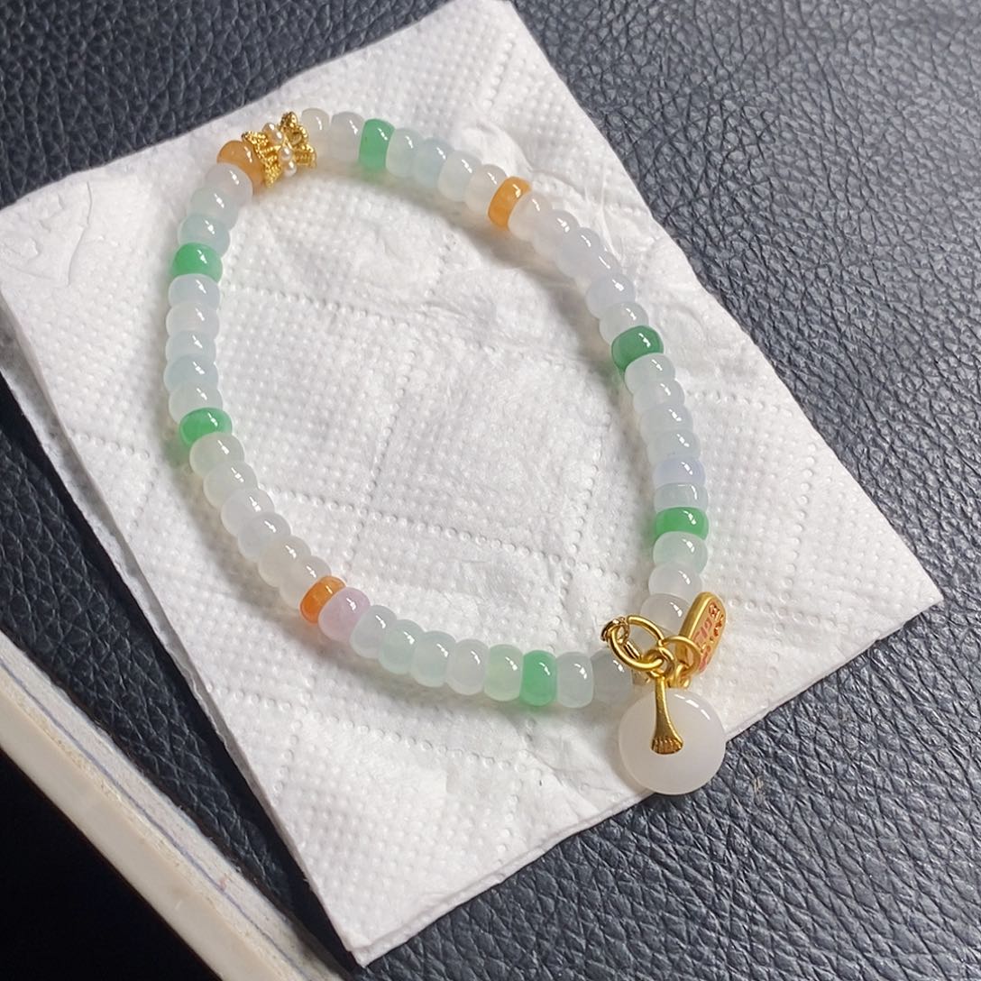 翡翠颈饰未镶嵌闪