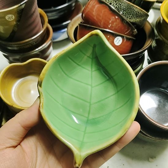 茶****瓷片五厂，七厂各种摆件，瓷片、均有瑕疵。！