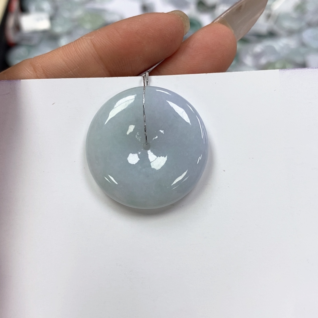 翡翠颈饰未镶嵌平安扣