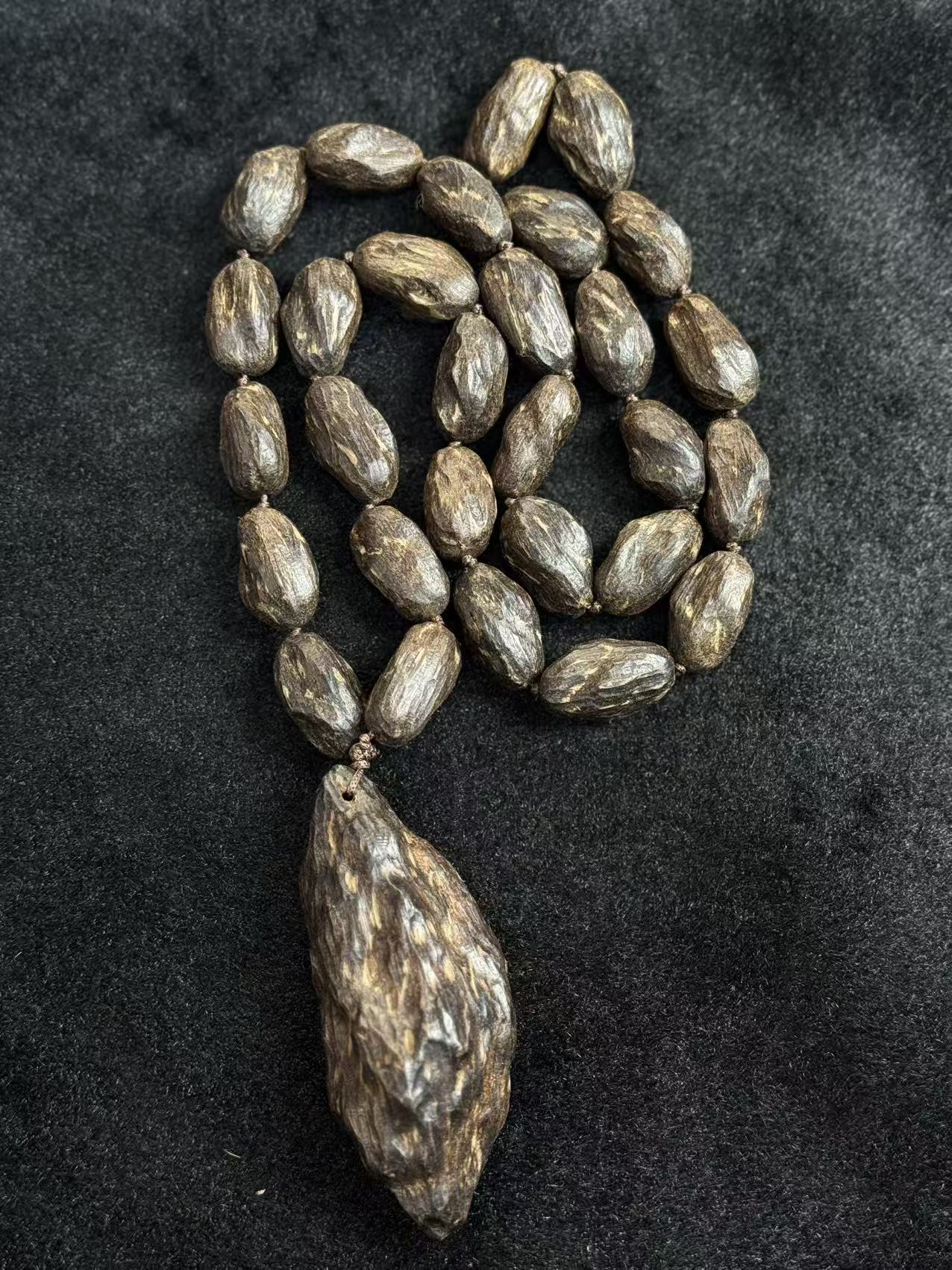 【福瑞文玩】黑油软金丝红土雷沉香木作手串Z415