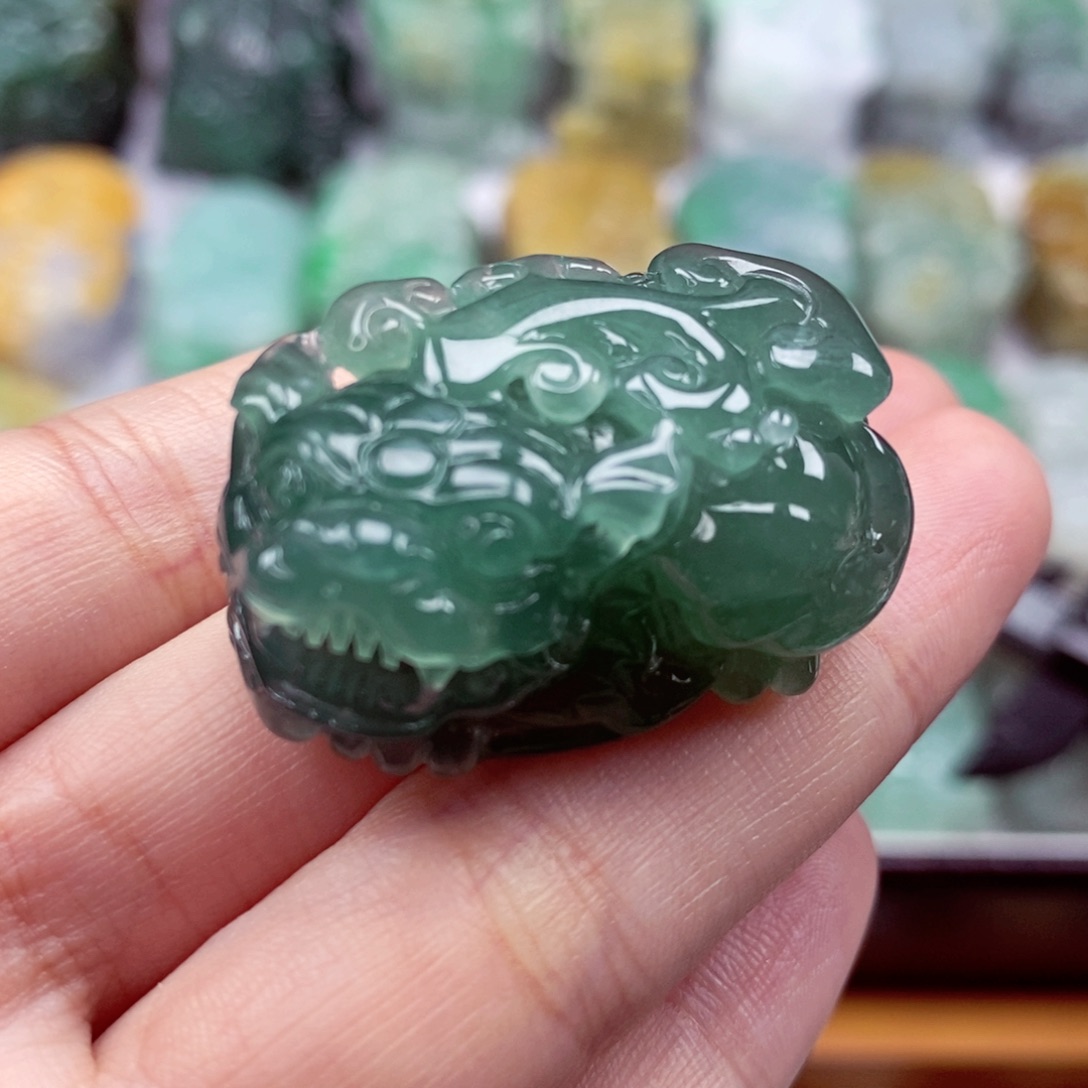 翡翠颈饰未镶嵌翡翠