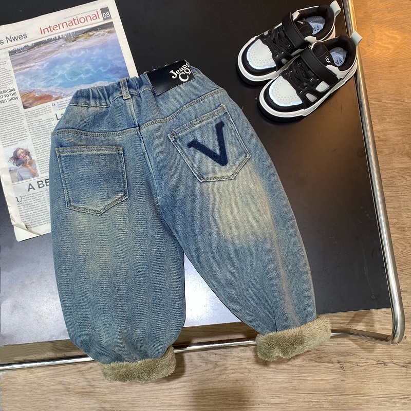 【小鹿家】B88冬季儿童新款后袋V字母糕糕绒牛仔裤