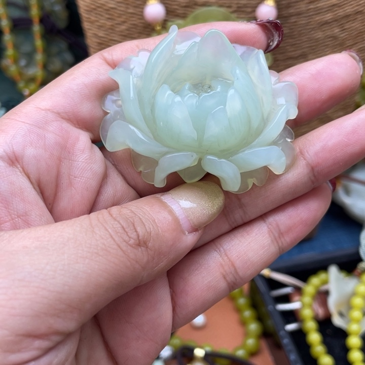 蛇纹石玉吊坠合金