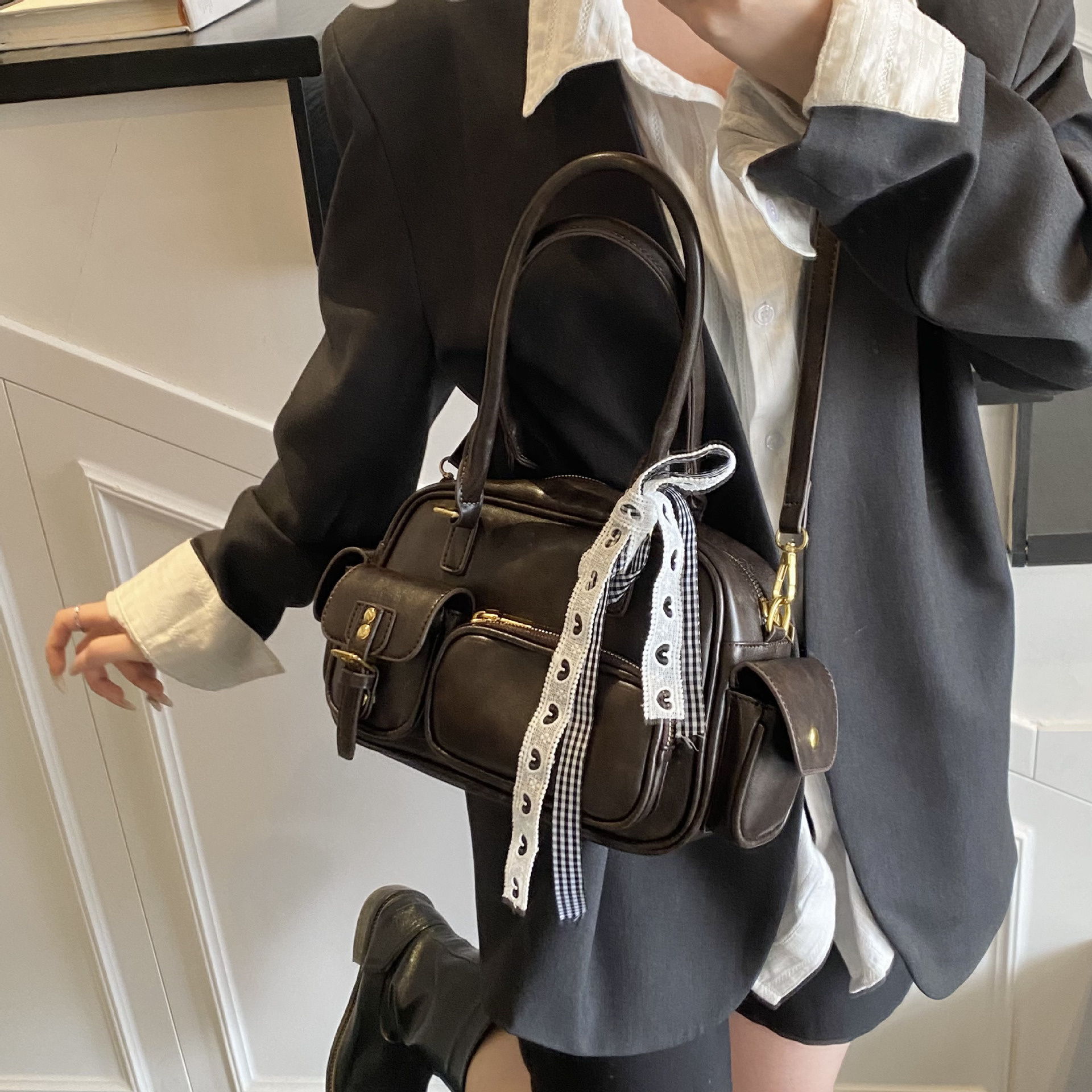 2025新款秋季韩国小众风女士复古大容量横款方型单肩手提保龄球腋