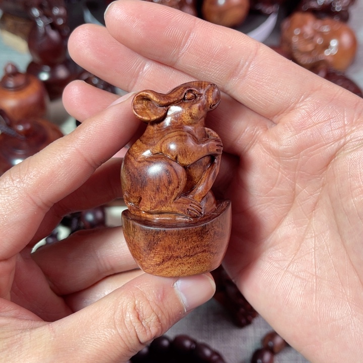 黄花梨/降香黄檀把件鼠来宝