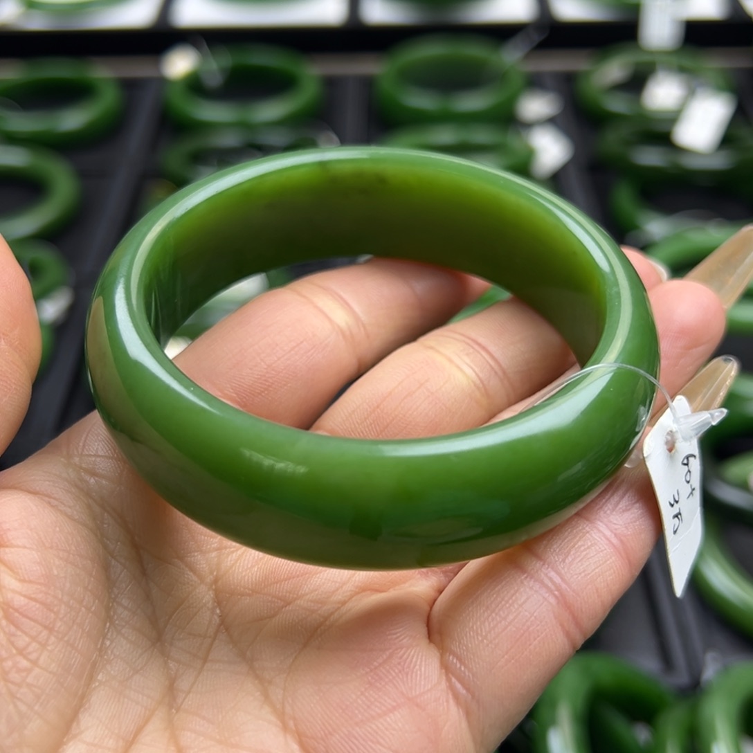 和田玉（碧玉）未镶嵌手镯