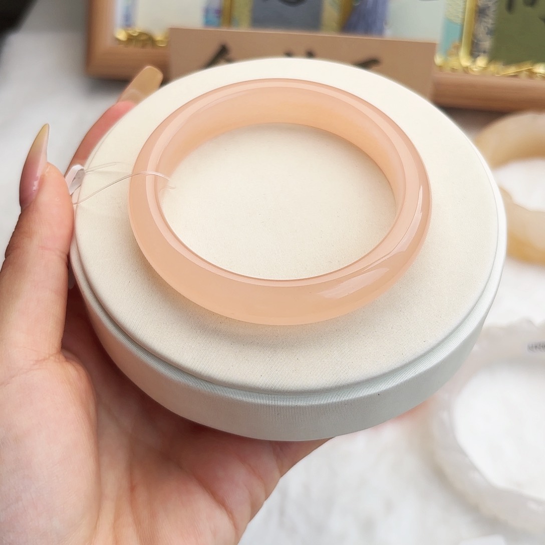 石英质玉未镶嵌手镯是**啊56