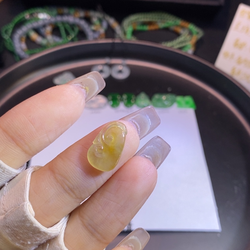 【闪购商品】翡翠挂件未镶嵌如意