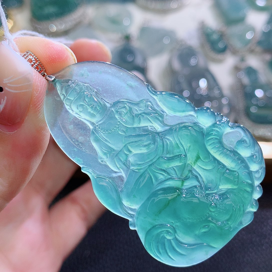 翡翠颈饰18K金镶嵌翡翠