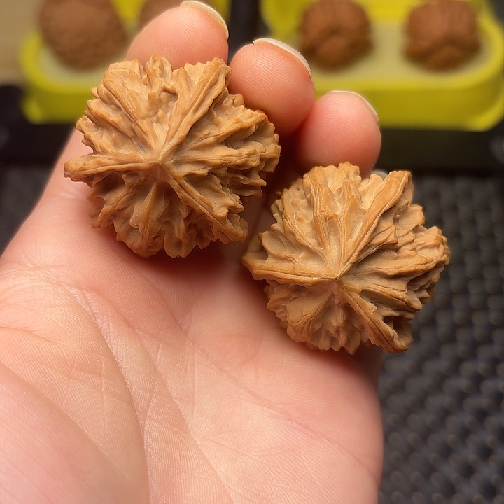 文玩核桃吊坠37凹的三棱