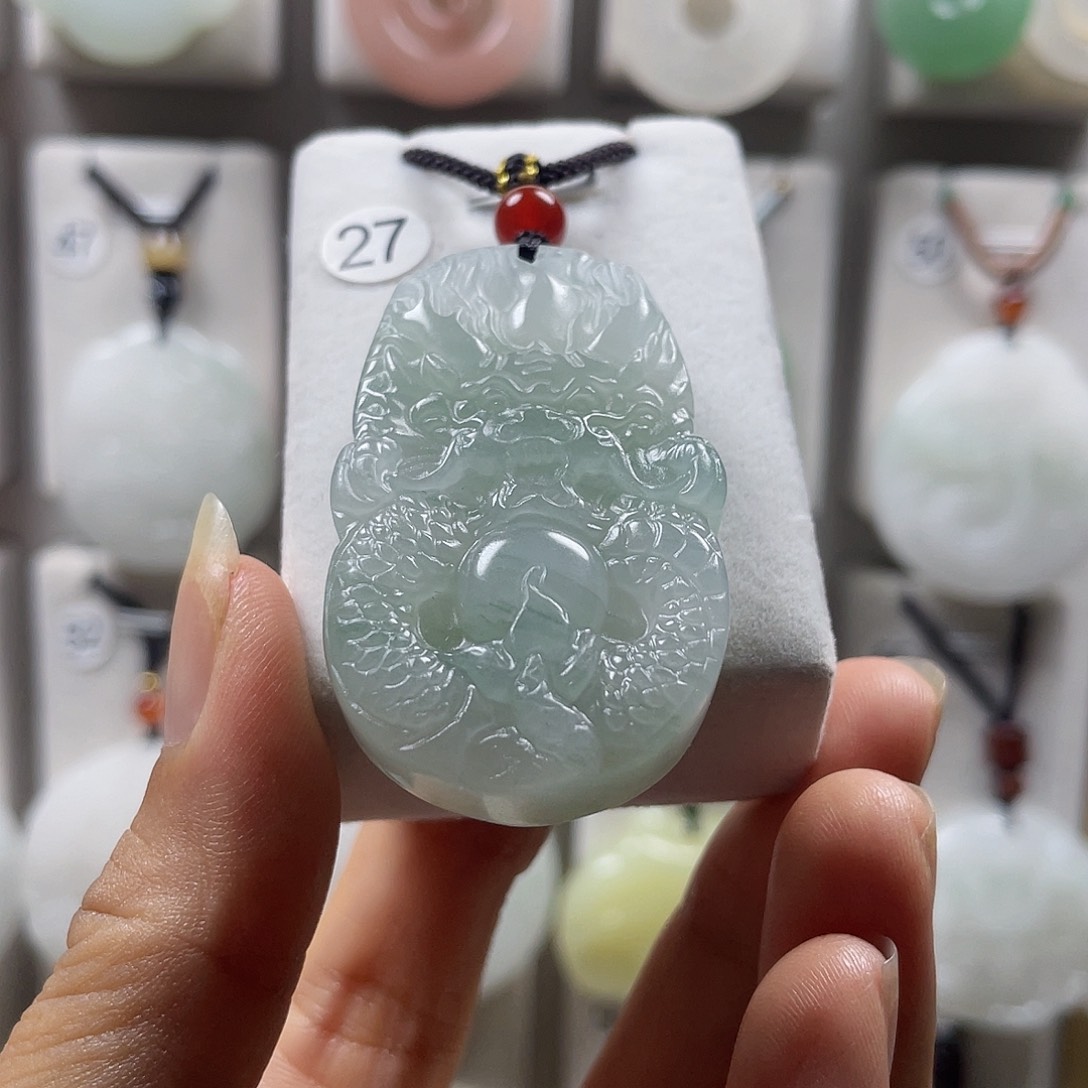 颈饰未镶嵌石英质玉