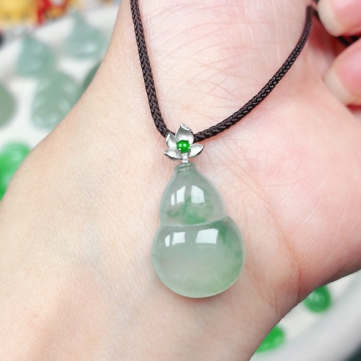 翡翠18K金镶嵌颈饰缅甸天然A货翡翠