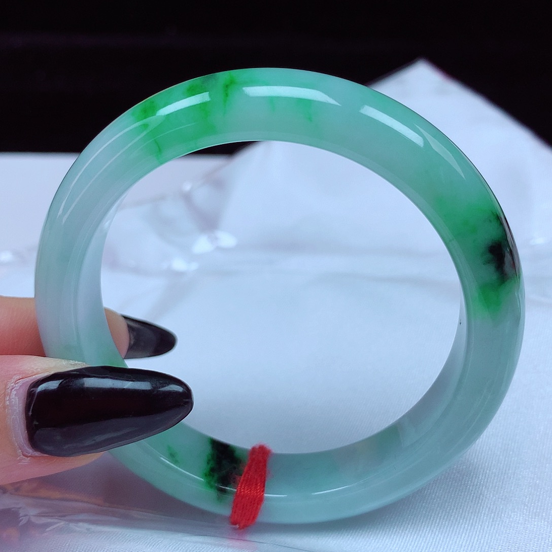 翡翠手镯未镶嵌54圈