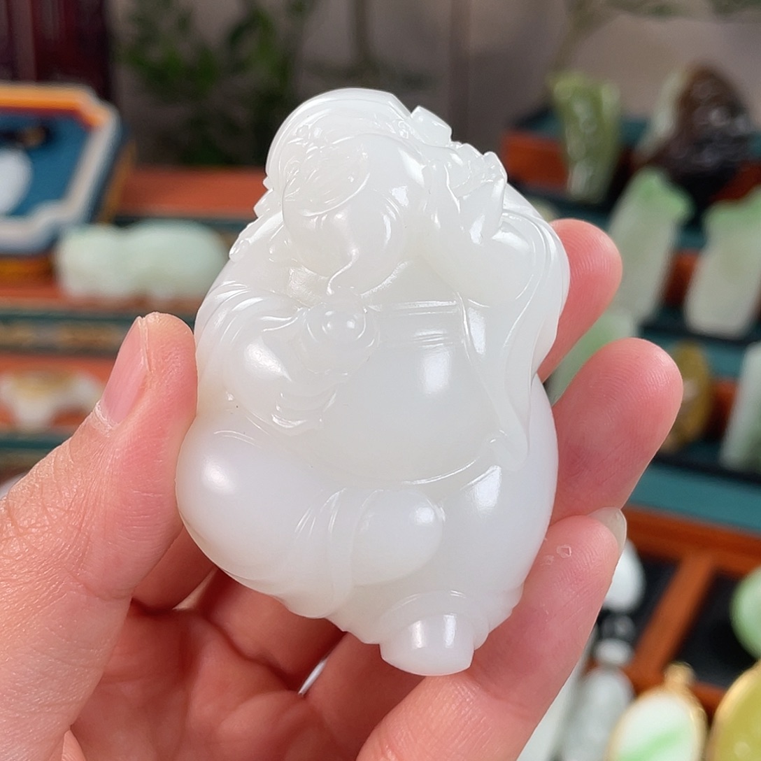 和田玉未镶嵌把件