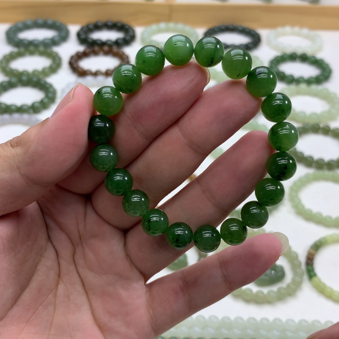 手串未镶嵌和田玉（猕猴桃碧玉9.5）