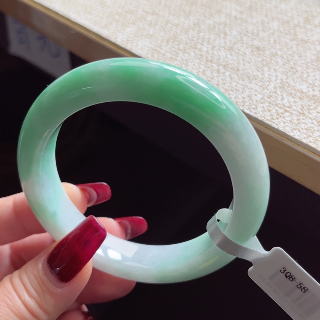 翡翠手镯未镶嵌手镯