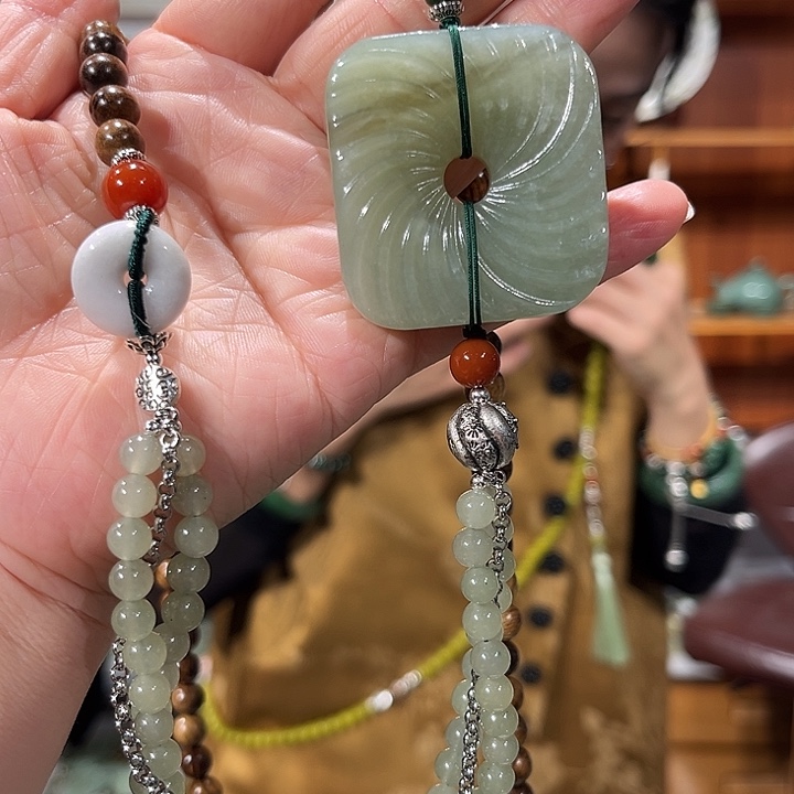 颈饰未镶嵌和田玉