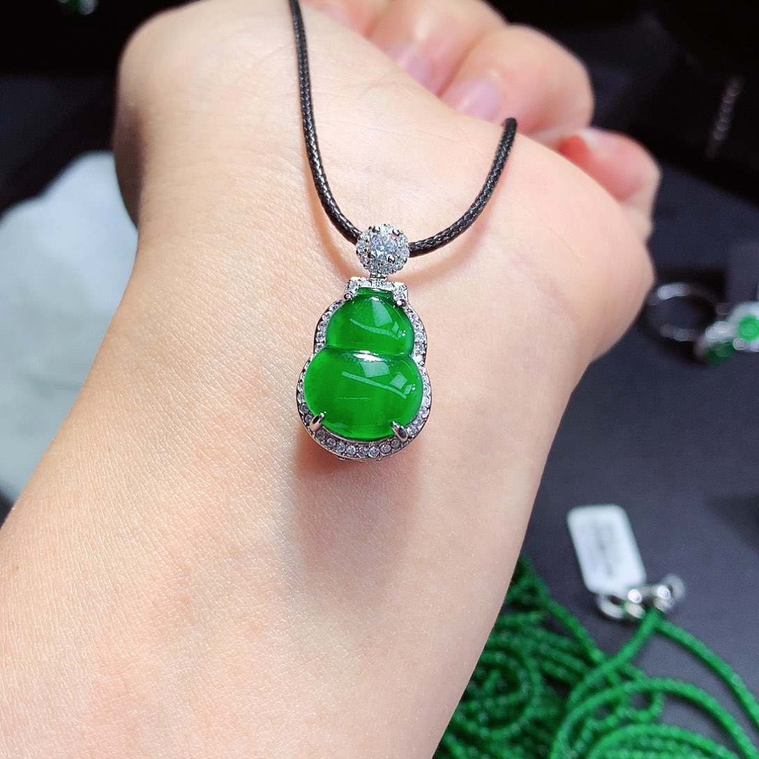 翡翠手链未镶嵌翡翠葫芦吊坠A货