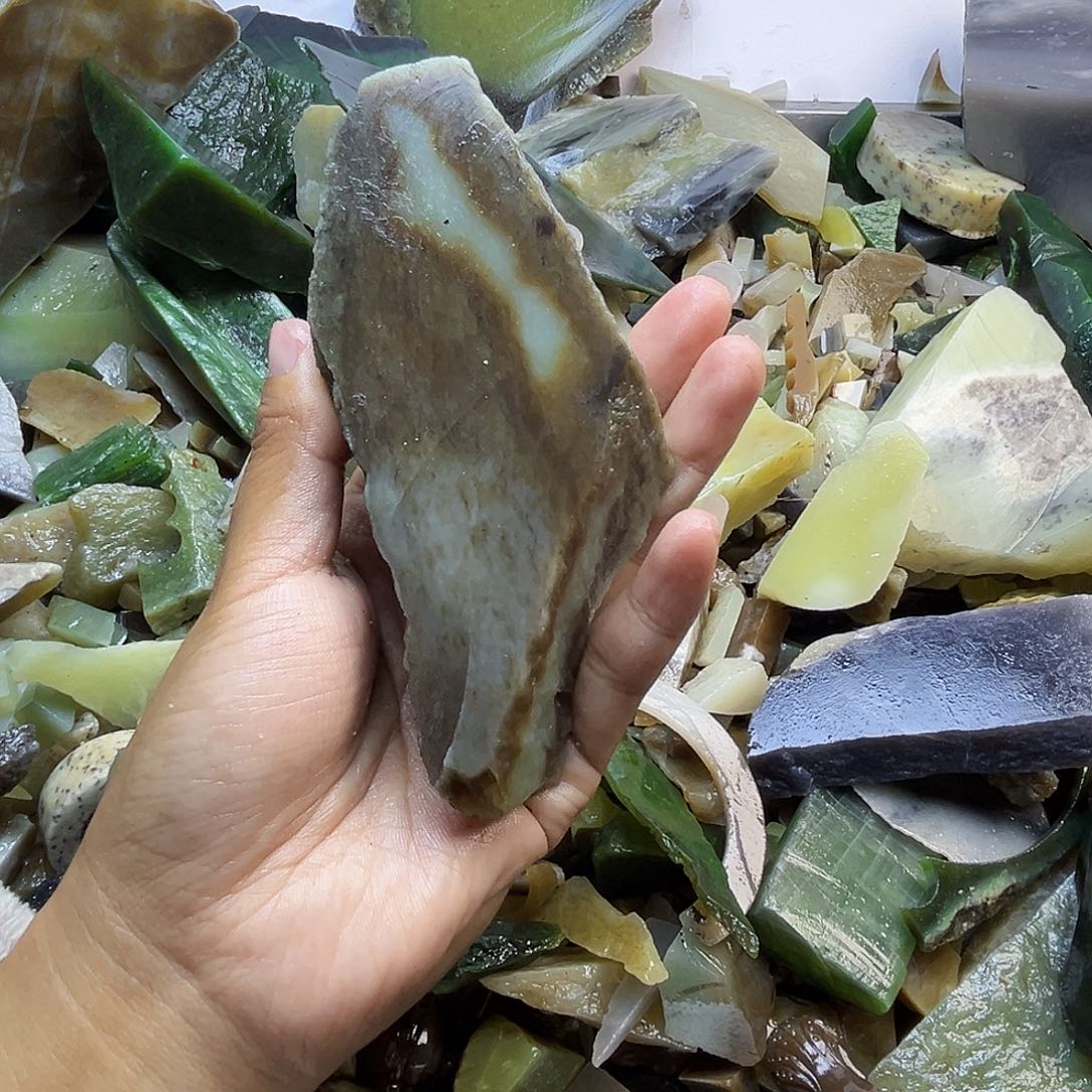 未镶嵌和田玉珠宝半成品一**刻