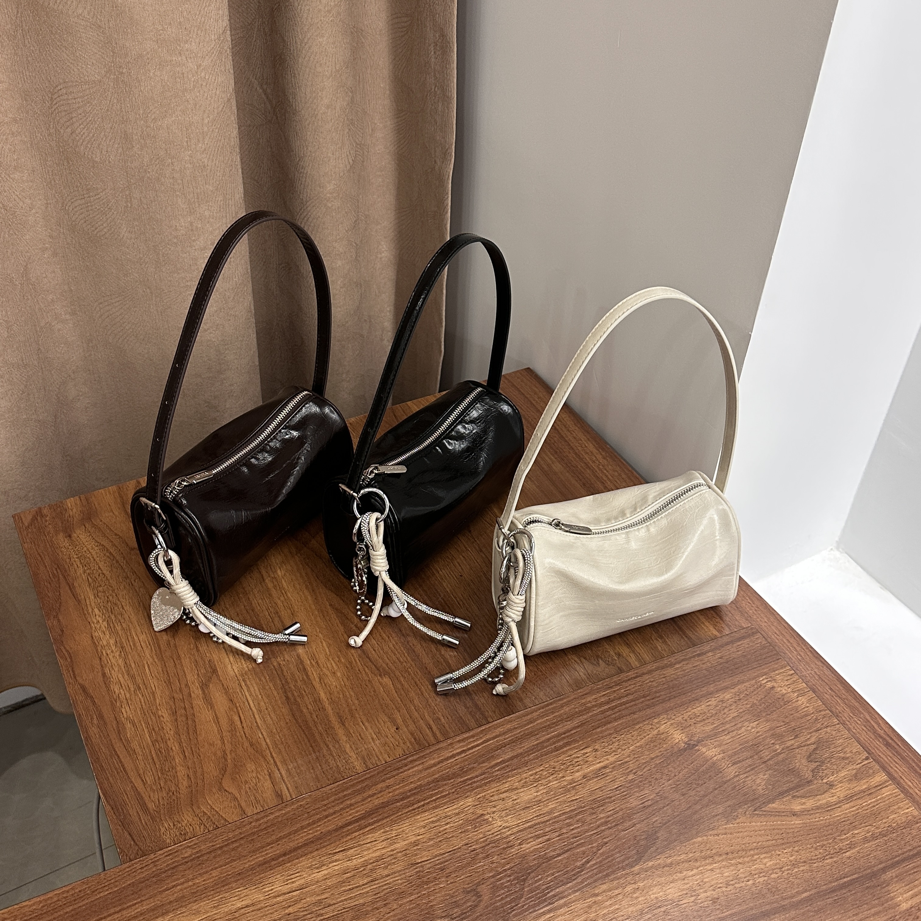 2025新款简约大气单肩斜挎笔筒包枕头包女包 DZ 25049