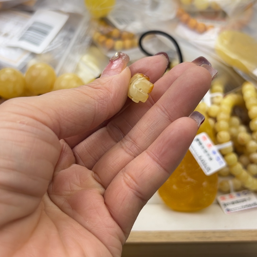 琥珀珠宝奇石未镶嵌