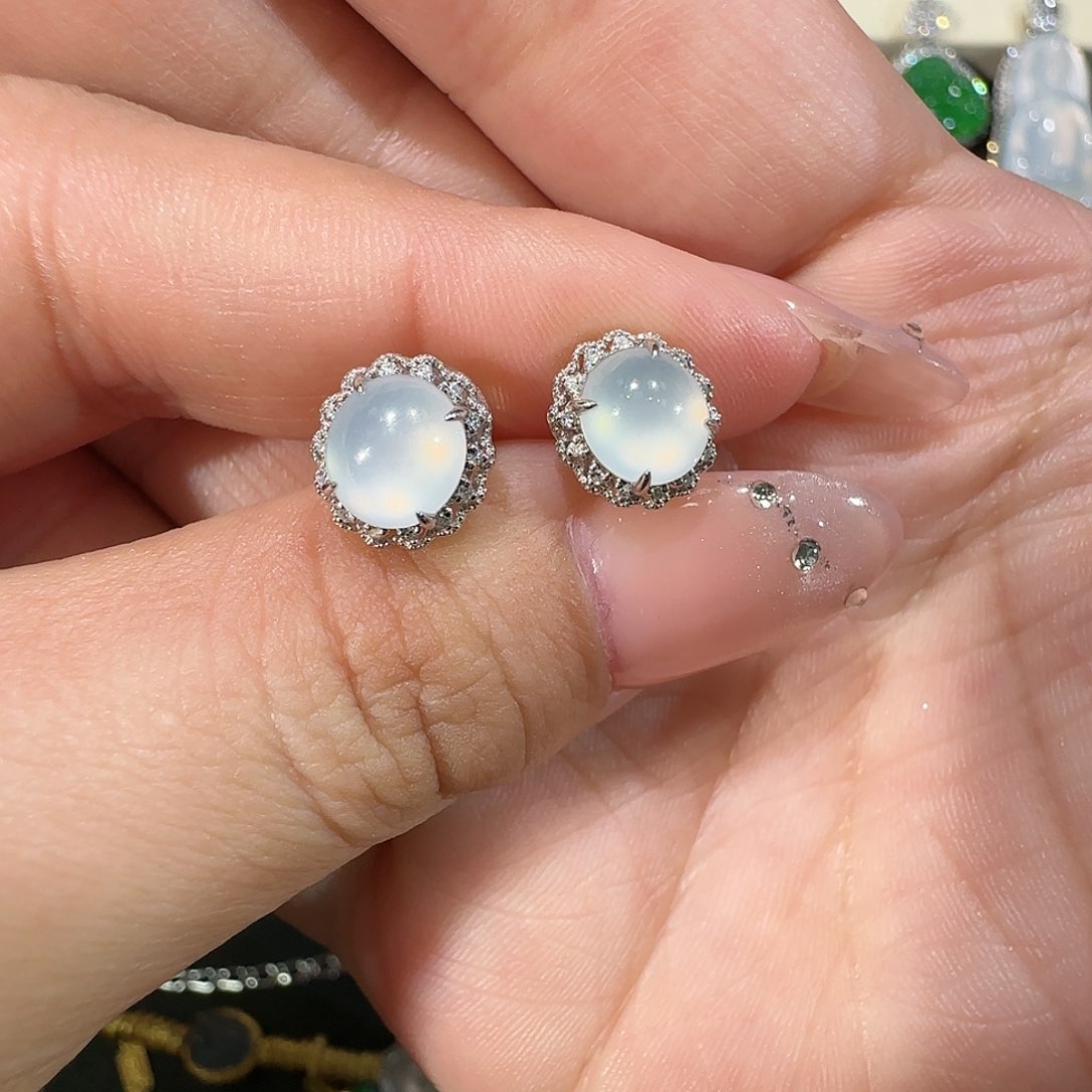 【闪购商品】18K金镶嵌翡翠耳饰